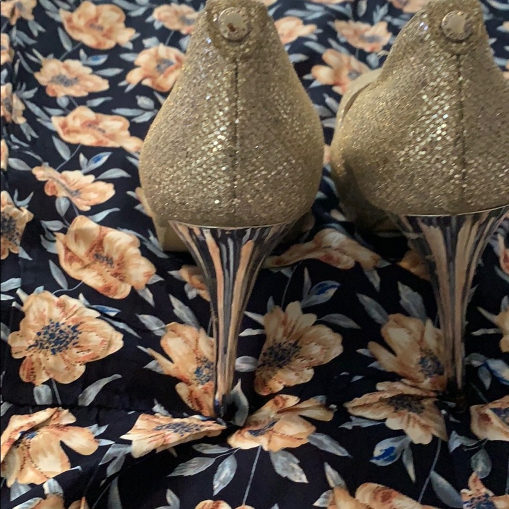 Heels - Picture 3 of 3